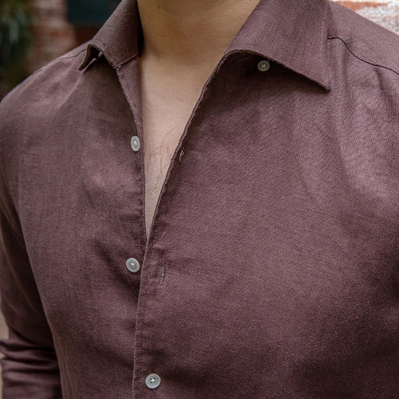 Close view of the one-piece collar and natural linen texture