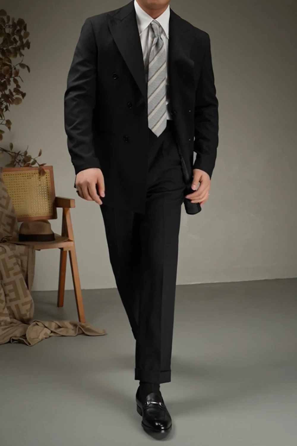 Black Neapolitan linen blazer color option