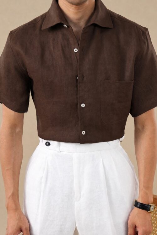 Men wearing a coffee brown 100% linen one-piece collar short-sleeve shirt with white trousers